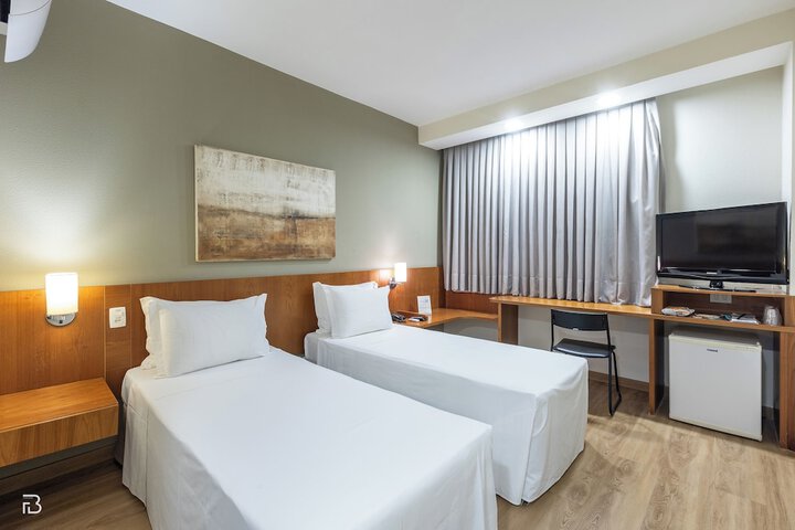 Room 10 of 43