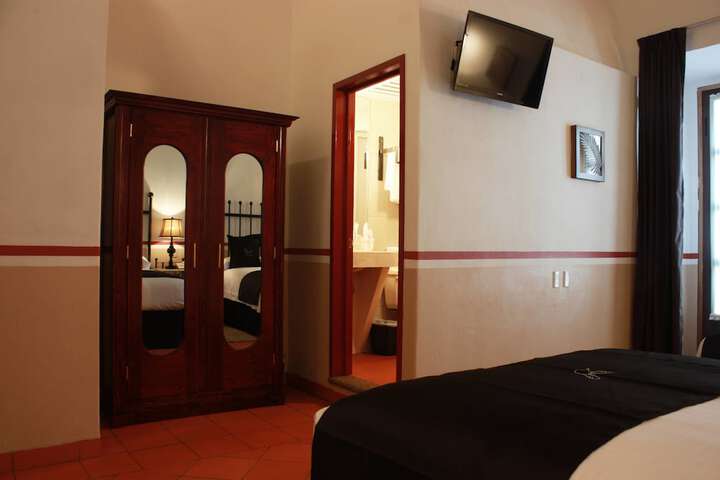 Room 10 of 43