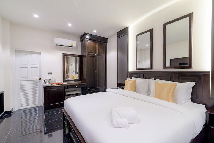 Room 6 of 30