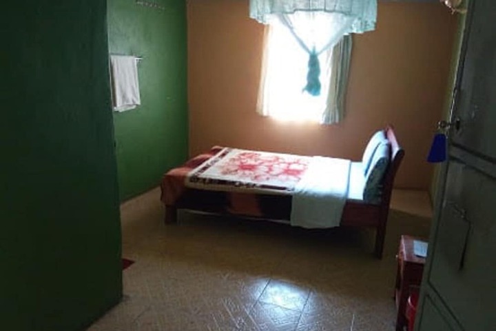 Room 5 of 12