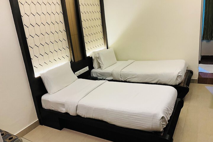 Room 27 of 47