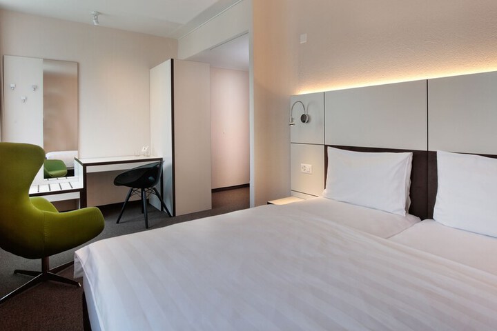 Room 9 of 20