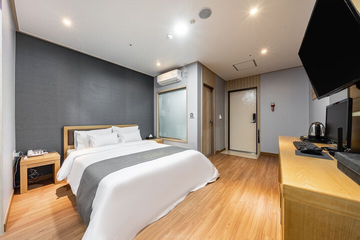 Room 13 of 91