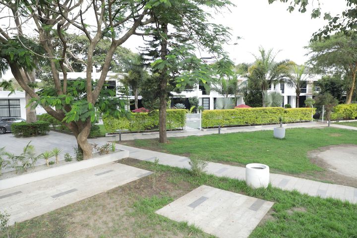 Hotel Exterior 43 of 44