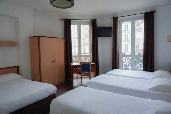 Room 9 of 32