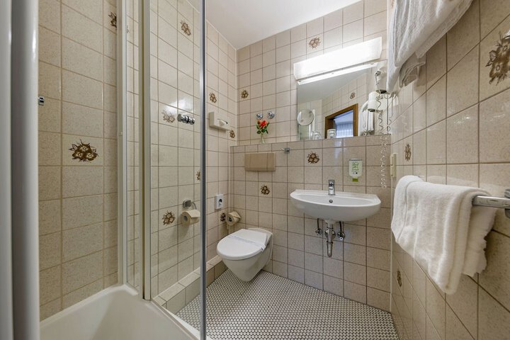 Room 20 of 38