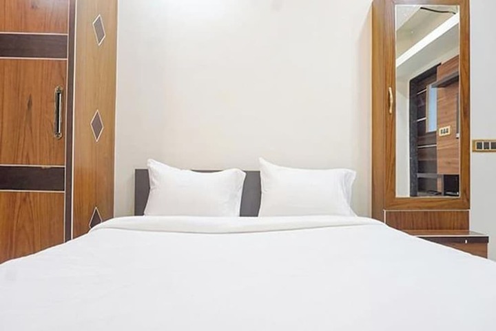Room 8 of 30