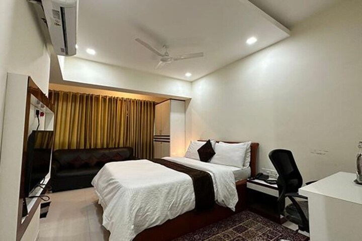 Room 16 of 28