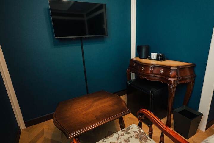 Room 53 of 106