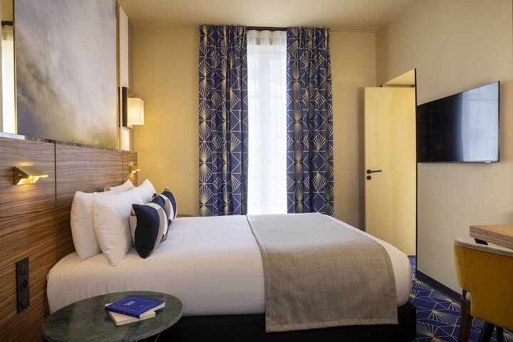 Room 32 of 84