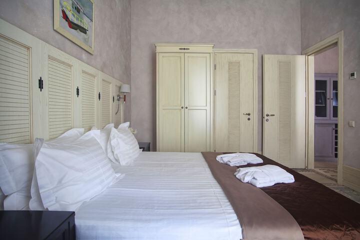 Room 7 of 70
