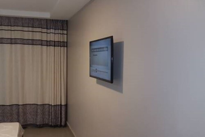 Room 6 of 20
