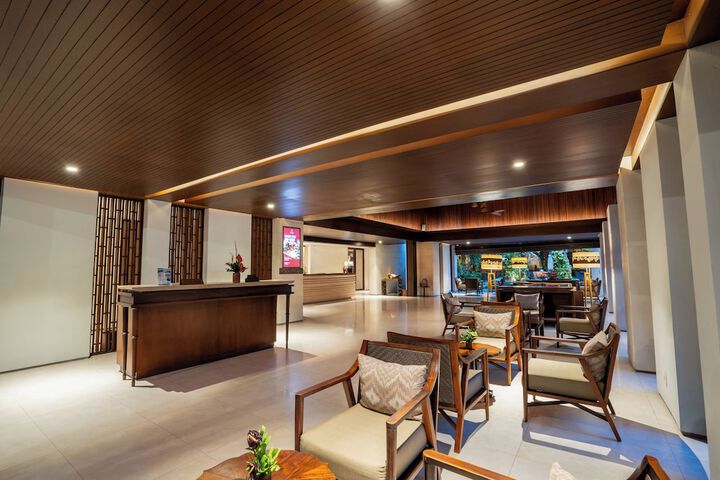 Entrance & Lobby