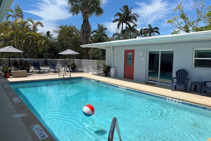 Pool 25 of 28