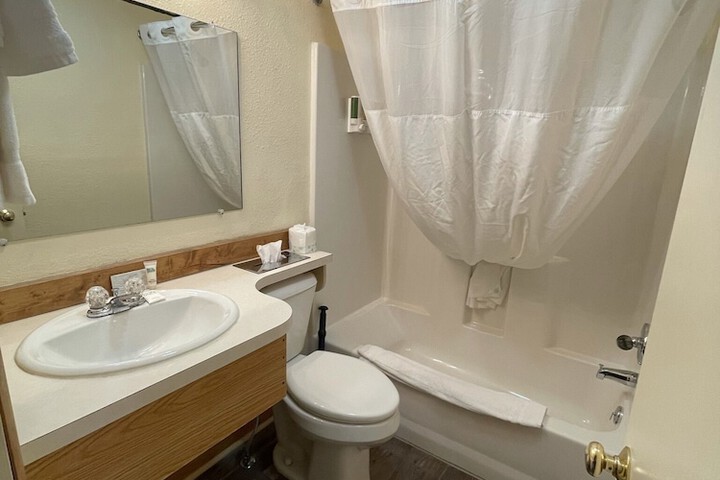 Room 32 of 85