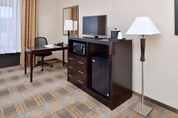 2 Queen Beds Mobility Accessible with Tub (10 of 13)