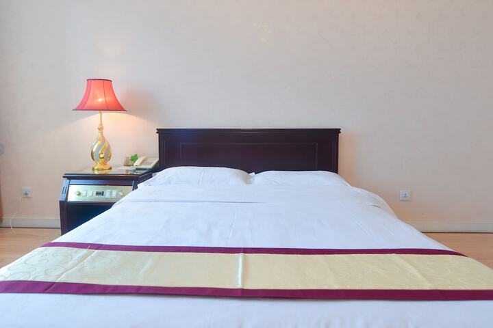 Room 14 of 36