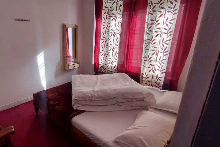 Room 10 of 14