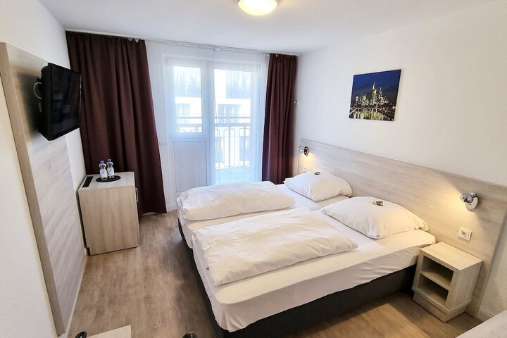 Room 22 of 65