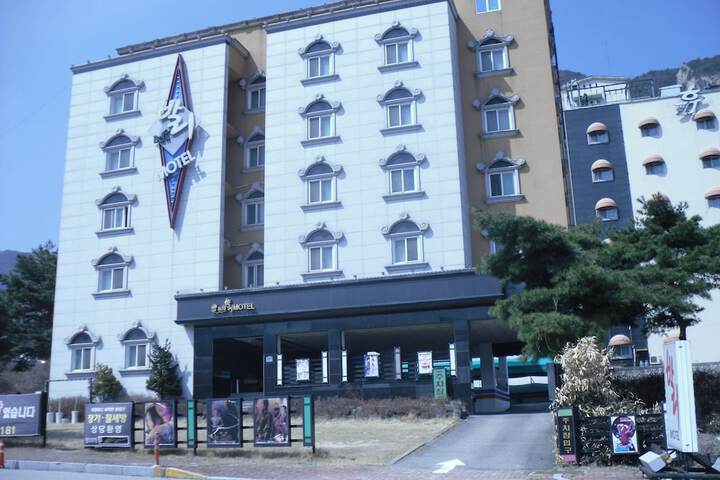 Hotel 37 of 39