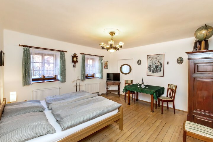 Room 2 of 38
