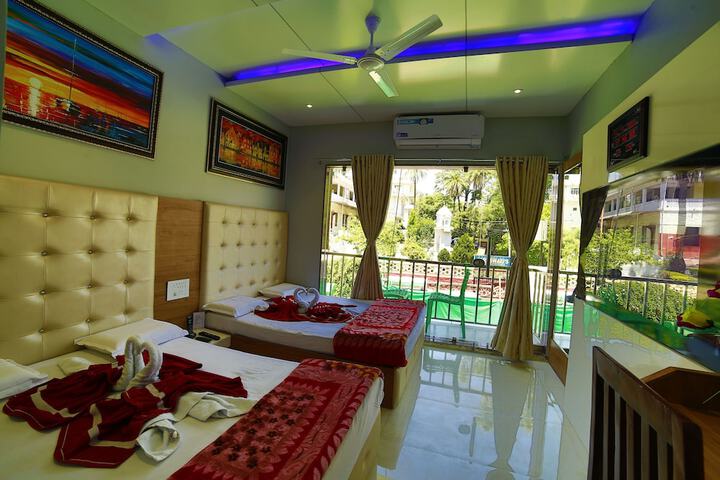 Room 10 of 26