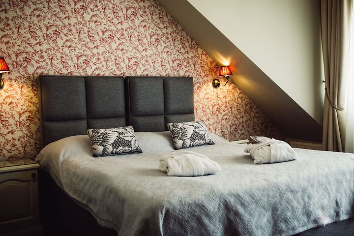 Room 12 of 49