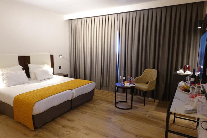 Room 11 of 46