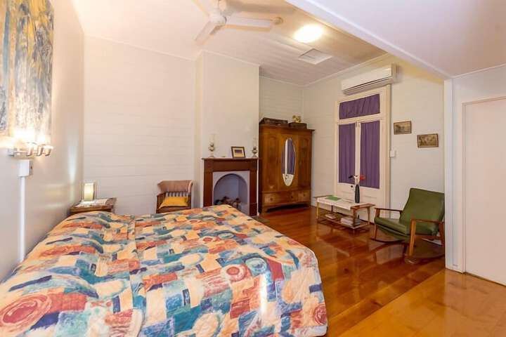Room 4 of 13