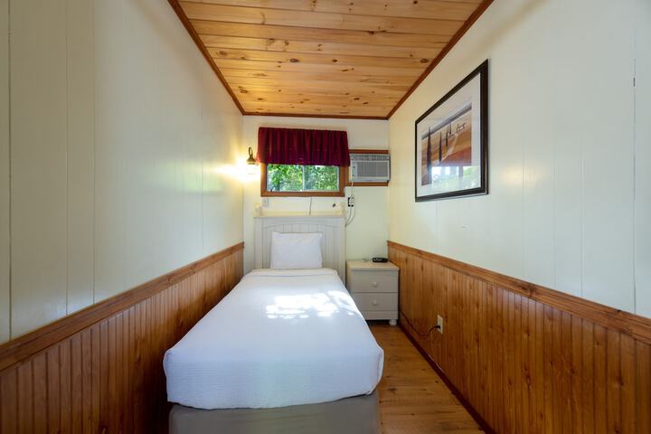 Room 22 of 225