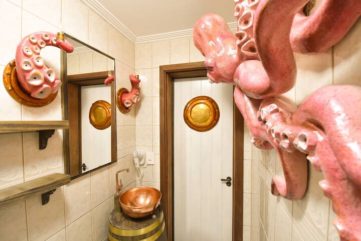 Room 46 of 68