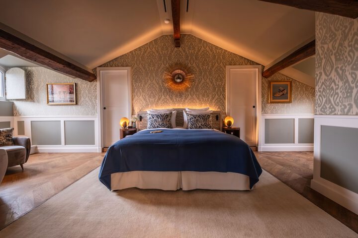 Room 15 of 53