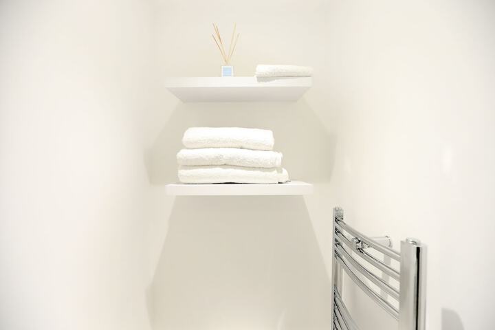Room 8 of 16