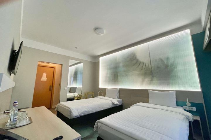 Room 21 of 151