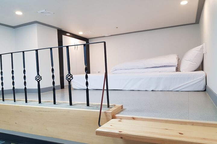 Room 8 of 39