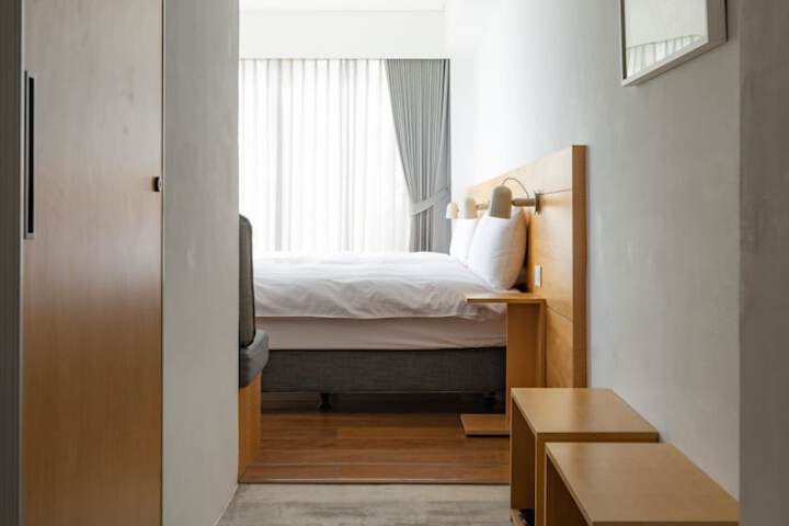 Room 9 of 30