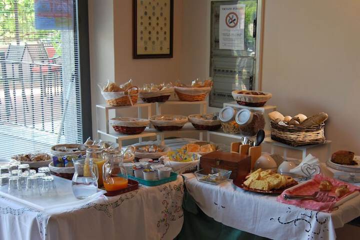 Breakfast/Coffee Service 34 of 63
