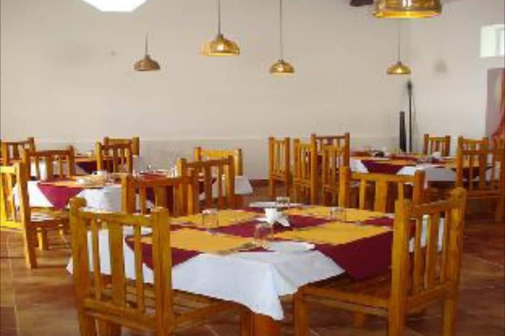 Dining 3 of 9