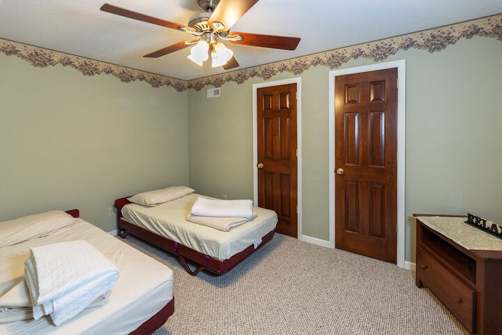 Room 27 of 83