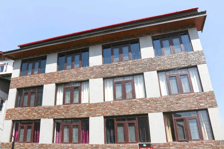 OYO 4945 Abdullah residency