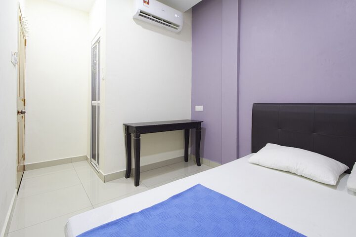 Room 27 of 68