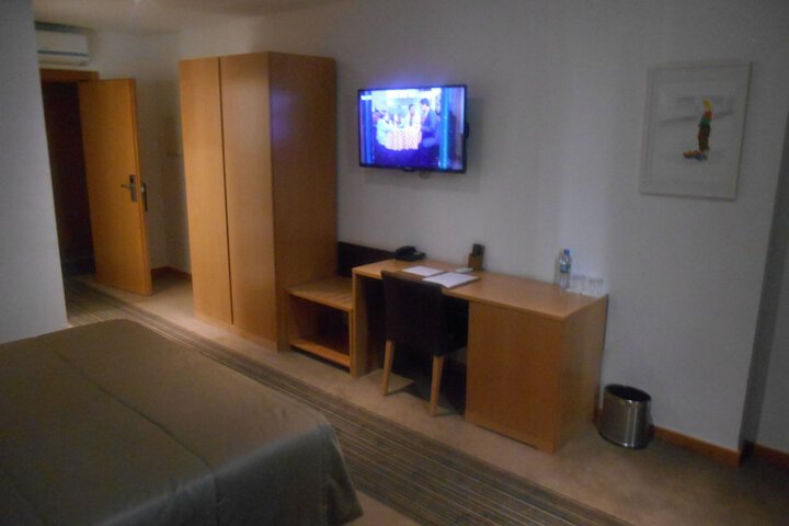 Room 10 of 36