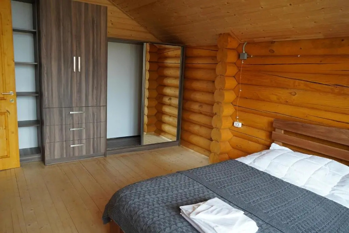 Room 2 of 8