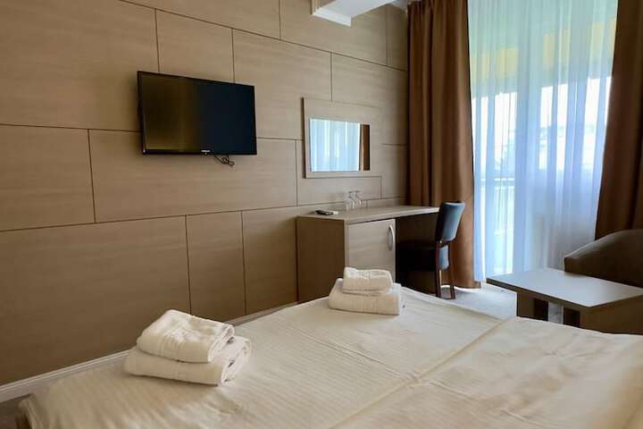 Room 15 of 49