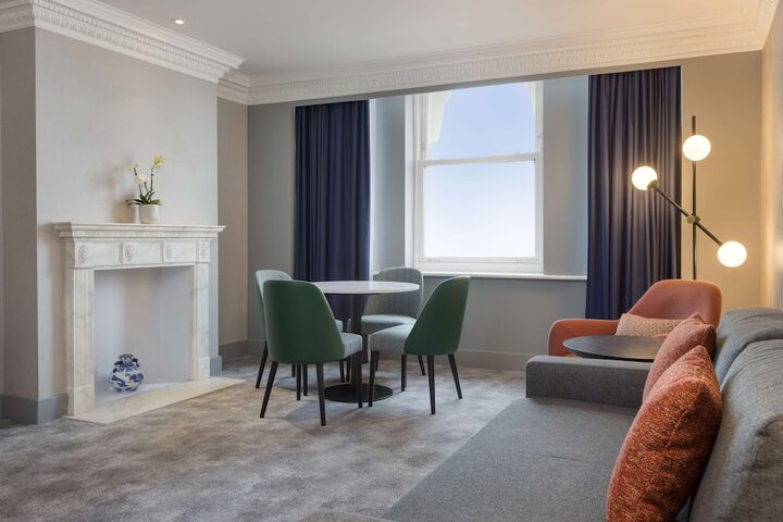 Room 105 of 182