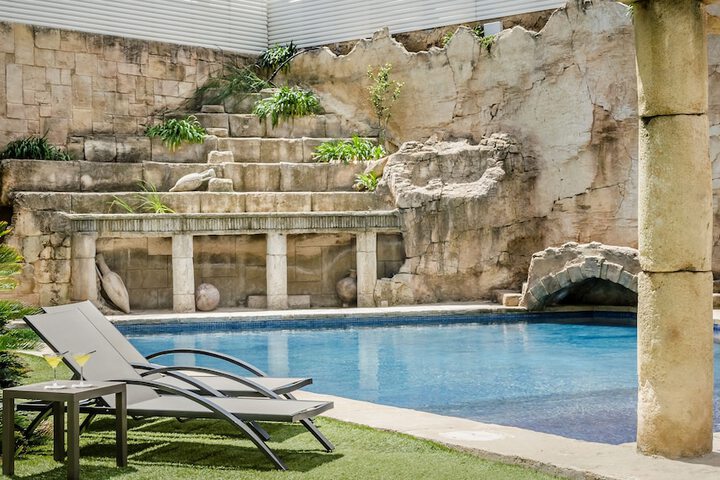 Pool Hotel