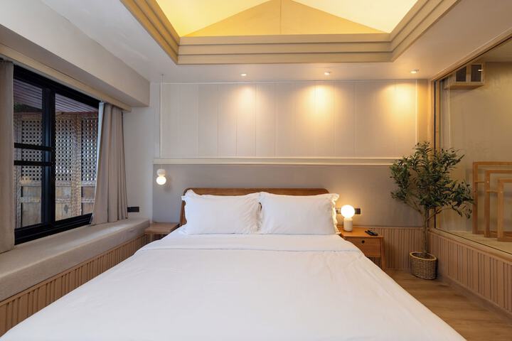 Room 15 of 32