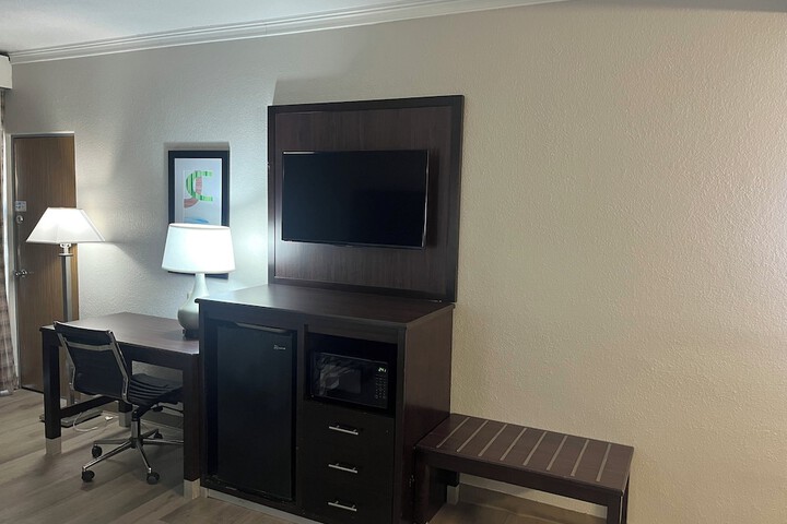 Room 9 of 35