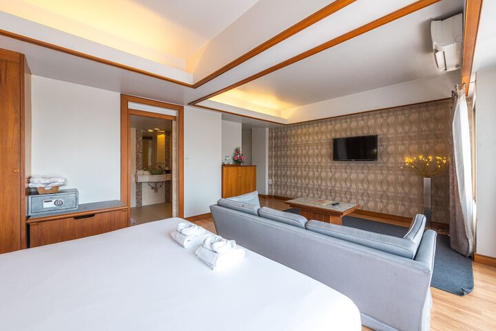 Room 10 of 62