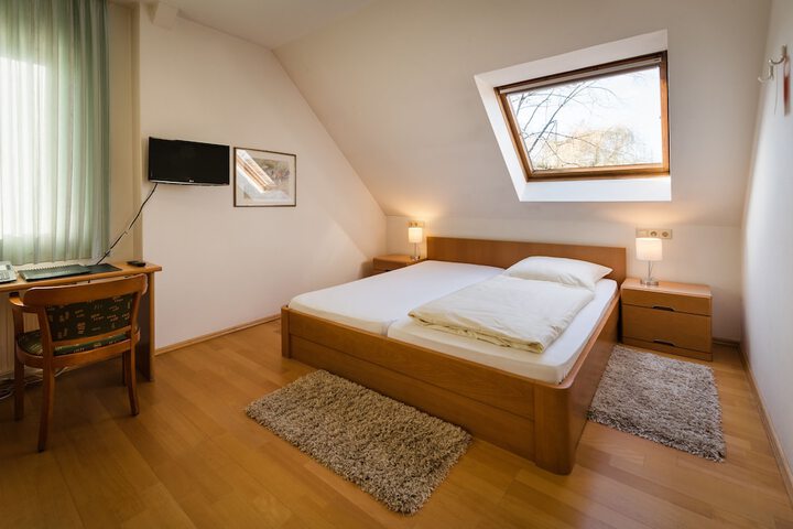Room 6 of 52